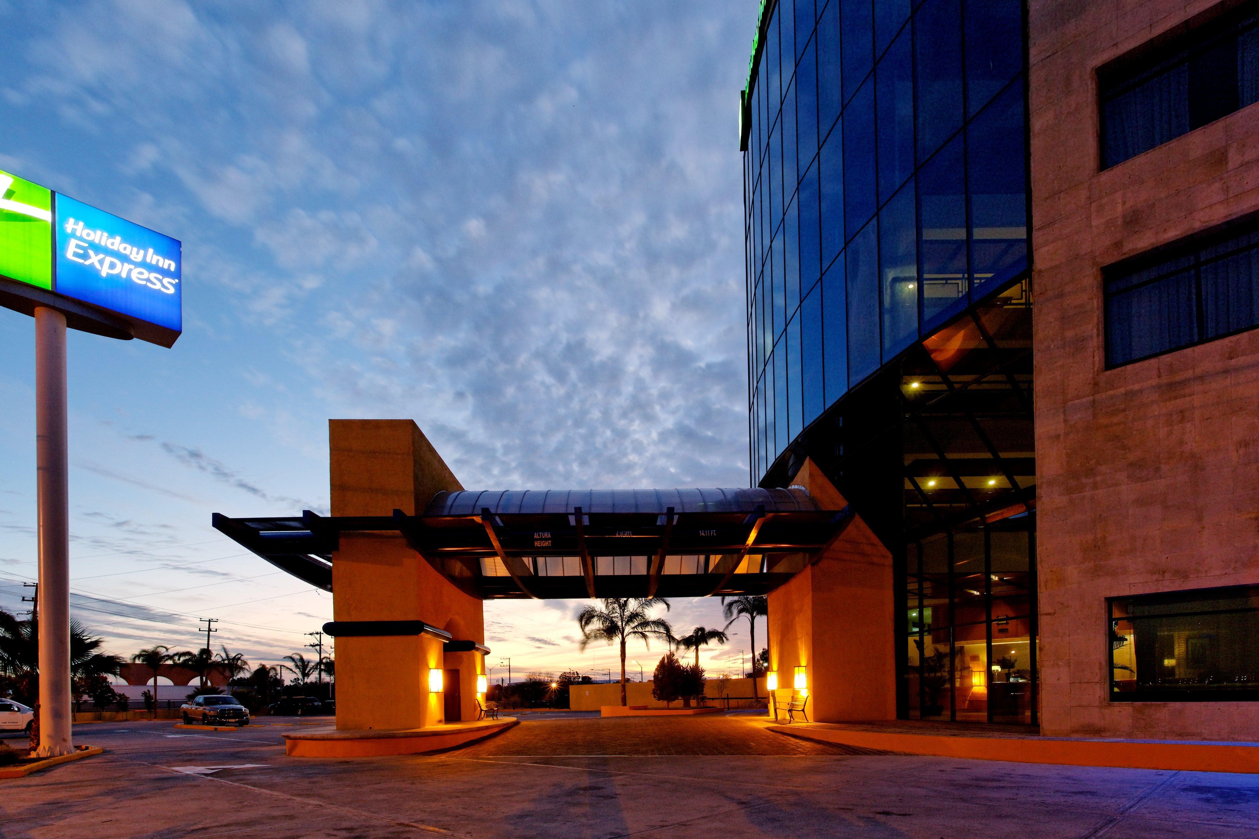 Holiday Inn Express Nuevo Laredo By Ihg Ngoại thất bức ảnh