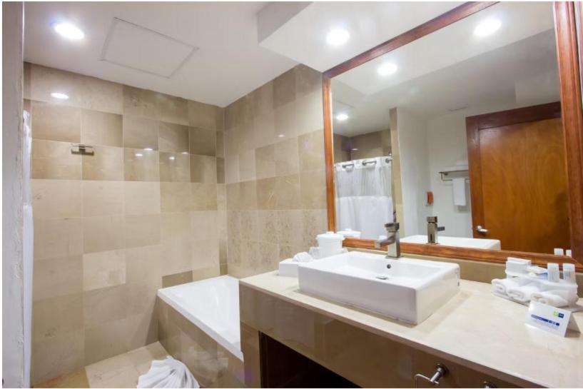 Holiday Inn Express Nuevo Laredo By Ihg Ngoại thất bức ảnh