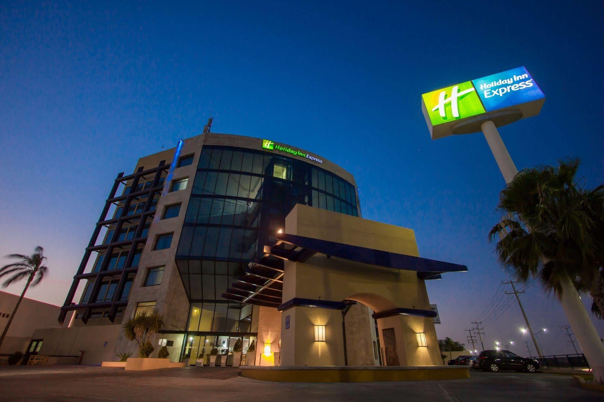 Holiday Inn Express Nuevo Laredo By Ihg Ngoại thất bức ảnh